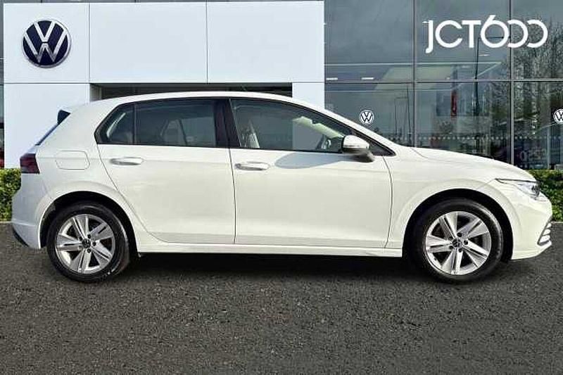 Begagnad VW Golf VIII 130 HK (95 kW) 2022