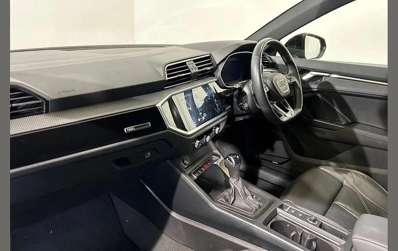 Used Audi Q3 Black Edition 150 HP (110 kW) 2022 Blue SUV