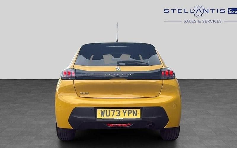 Used Peugeot 208 Active+ 102 HP (75 kW) 2023 Yellow Hatchback