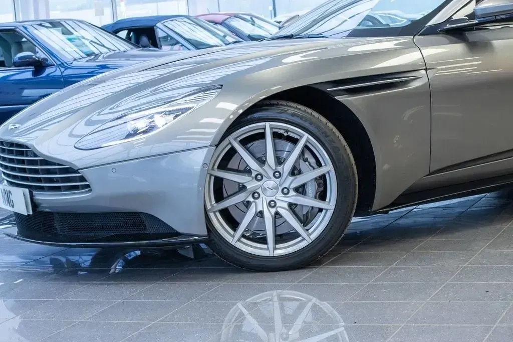 Used Aston Martin DB11 608 HP (447 kW) 2017 Silver Coupe