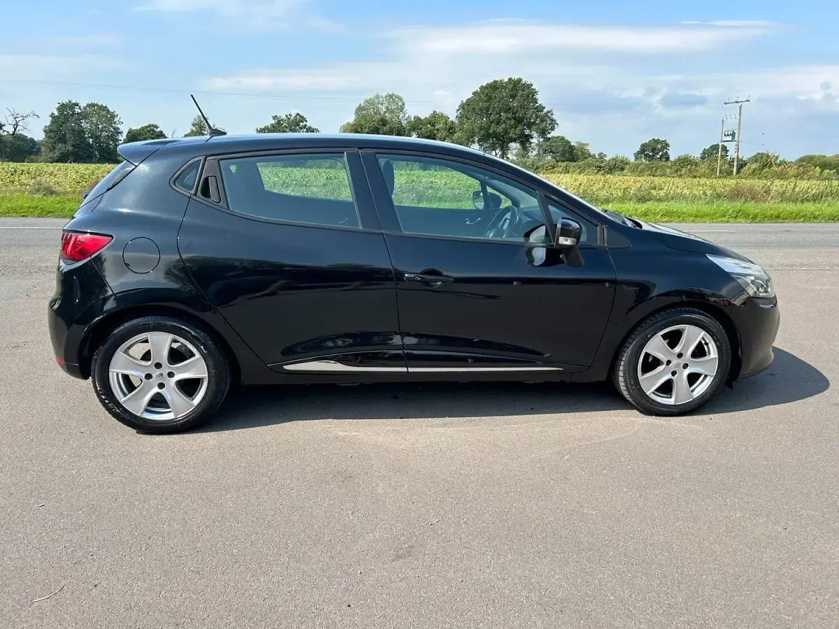 Used Renault Clio Dynamique 75 HP (55 kW) 2014 Black Hatchback