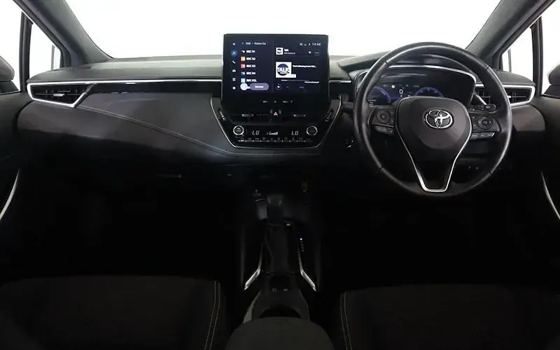 Used Toyota Corolla 140 HP (102 kW) 2024 White Estate