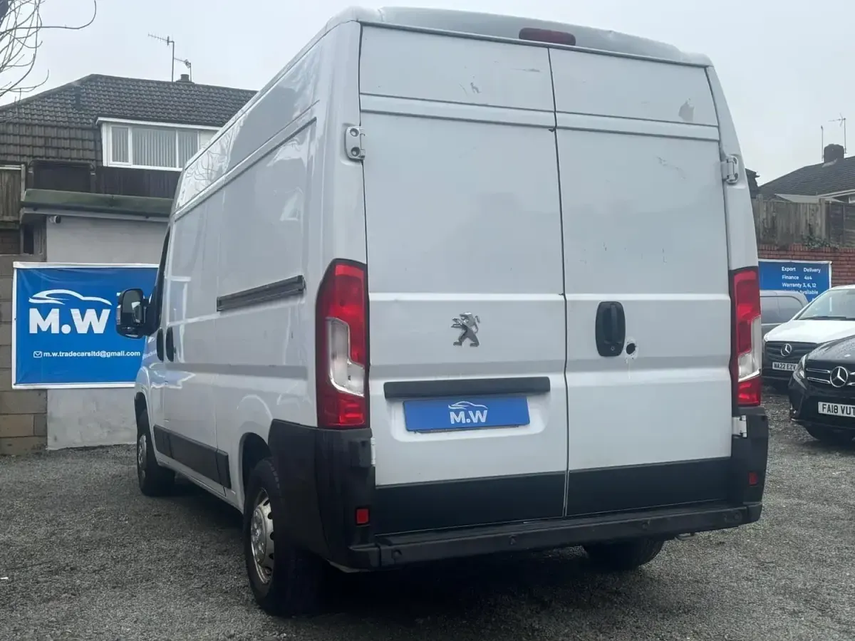 Second-hand Peugeot Boxer S 140 CP (102 kW) 2021 Alb Van
