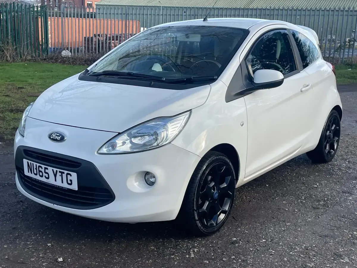 Used Ford Ka Zetec 69 HP (50 kW) 2015 White Hatchback
