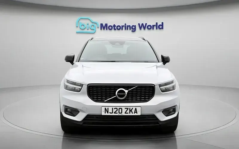 Używany Volvo XC40 R-Design 190 KM (139 kW) 2020 Srebrny SUV