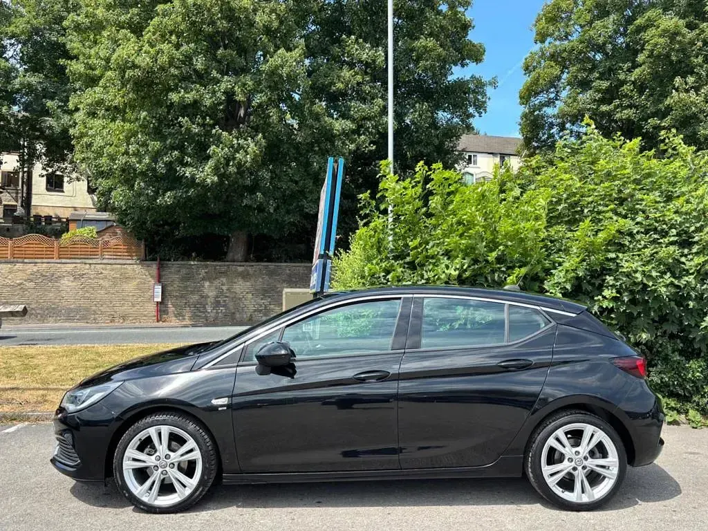 Used Vauxhall Astra SRi 150 HP (110 kW) 2019 Black Hatchback