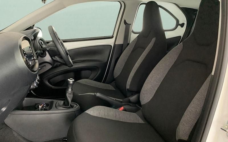 Used Toyota Aygo X PURE 72 HP (52 kW) 2025 SUV