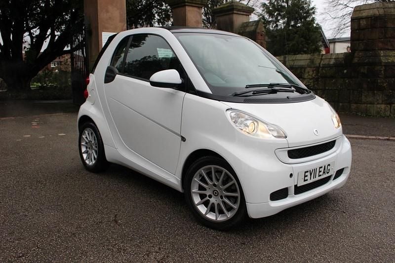 Used Smart ForTwo Coupé Passion 71 HP (52 kW) 2011 White Coupe