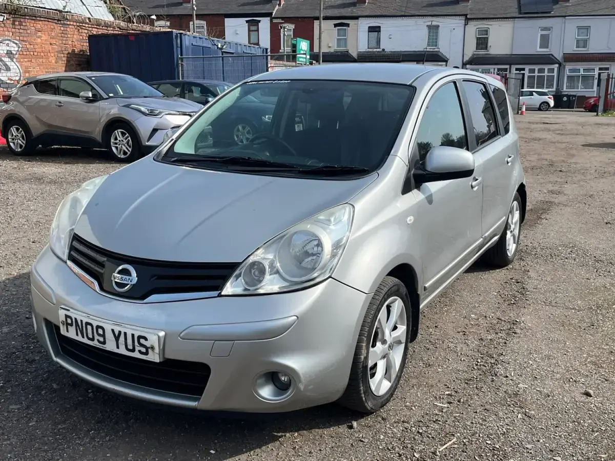 Begagnad Nissan Note Tekna 110 HK (80 kW) 2009 Silver Halvkombi
