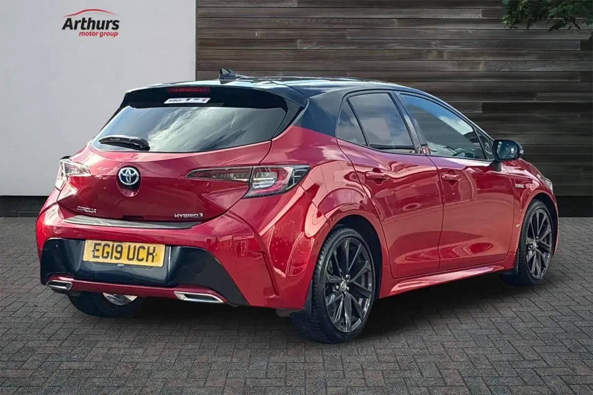 Begagnad Toyota Corolla 181 HK (133 kW) 2019 Röd Halvkombi