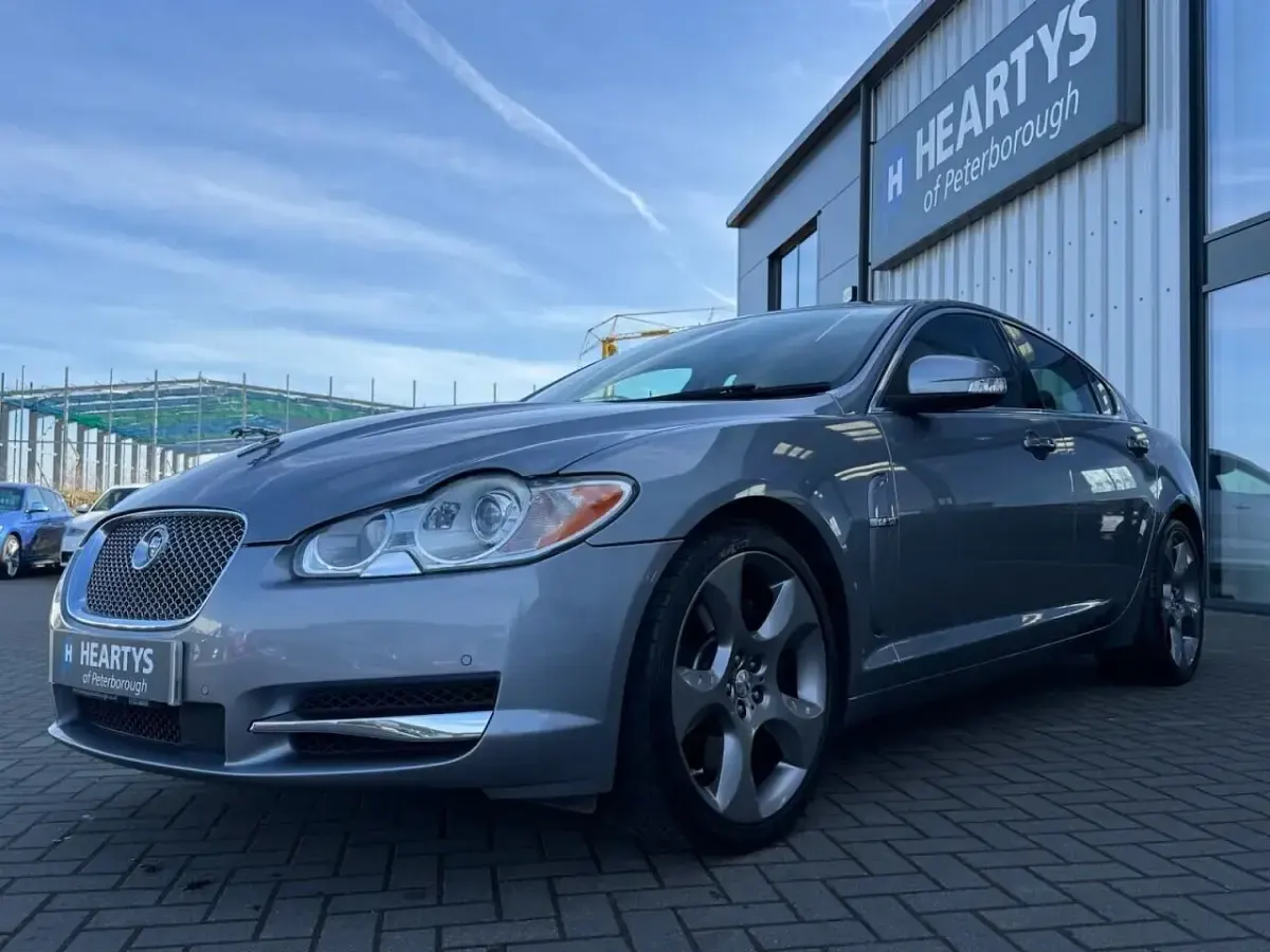 Begagnad Jaguar XF Supercharged 416 HK (305 kW) 2008 Grå Sedan