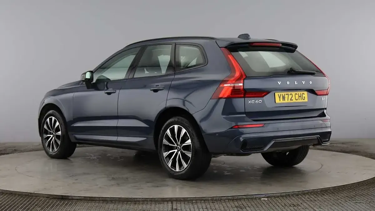Used Volvo XC60 Plus 194 HP (142 kW) 2023 Blue SUV