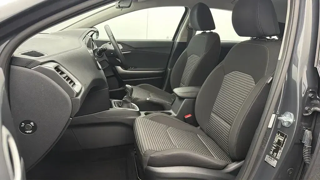 Usado Kia Ceed 158 HP (116 kW) 2023 Cinzento Citadino