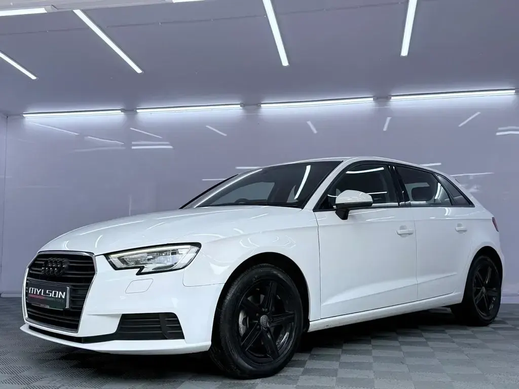 Used Audi A3 Sportback Comfort 150 HP (110 kW) 2020 White Hatchback