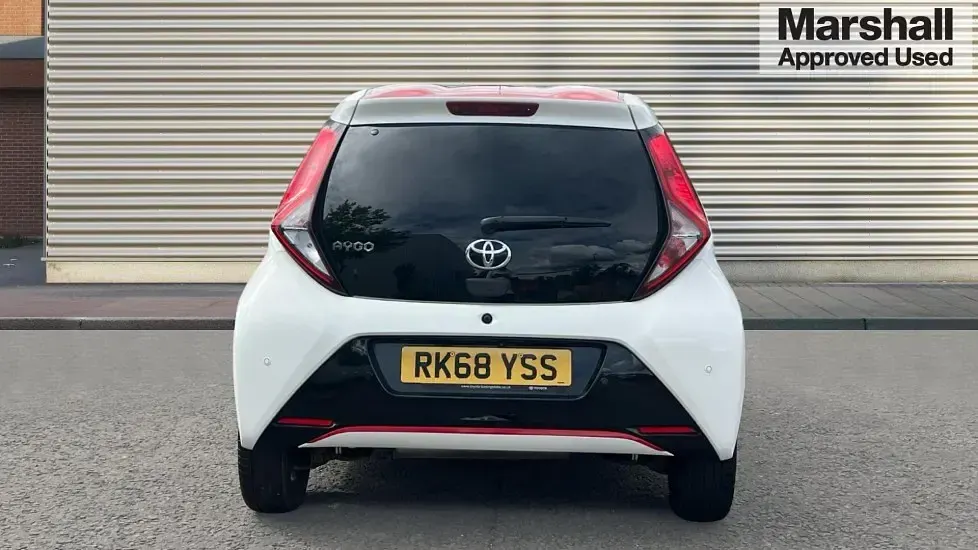 Used Toyota Aygo x-press 69 HP (50 kW) 2018 White Hatchback