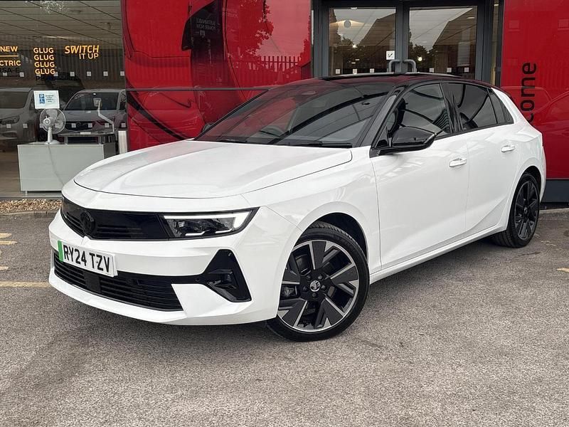 Used Vauxhall Astra Ultimate 113 kW (154 HP) 2024 White Hatchback