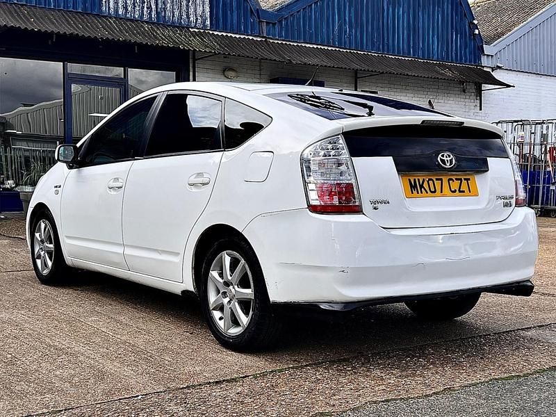 Used Toyota Prius T3 2007 White Hatchback