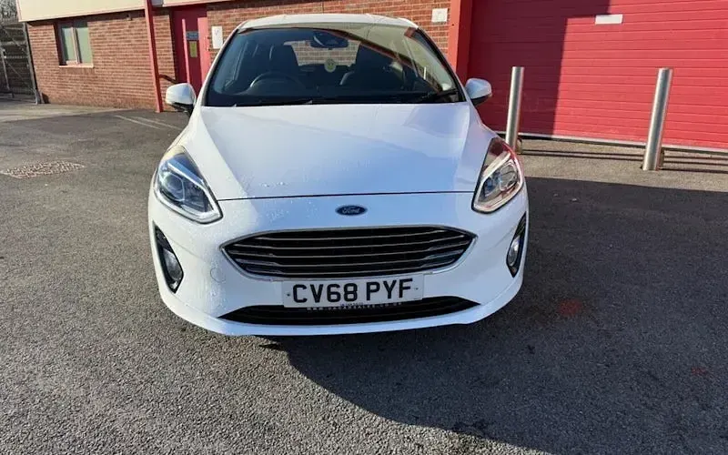 Begagnad Ford Fiesta Zetec 101 HK (74 kW) 2018 Vit Halvkombi