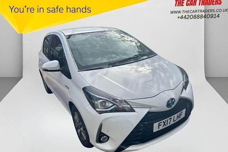 White Used 2017 Toyota Yaris Hybrid Hatchback | £10,088 (Fair price) - Image 1/1