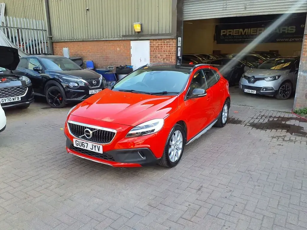 Used Volvo V40 Pro 2017 Red Hatchback