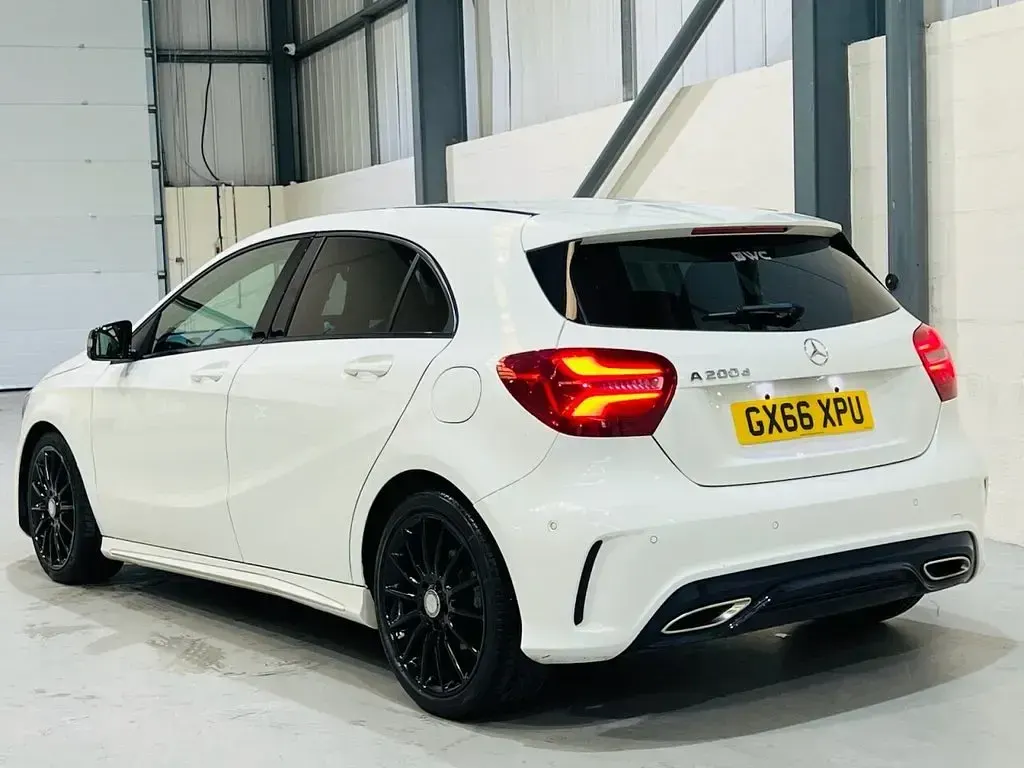 Used Mercedes A200 AMG Line Premium 136 HP (100 kW) 2016 White Hatchback