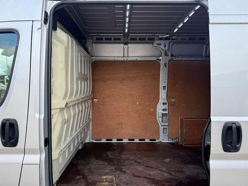 Used Peugeot Boxer 130 HP (95 kW) 2017 Silver Van
