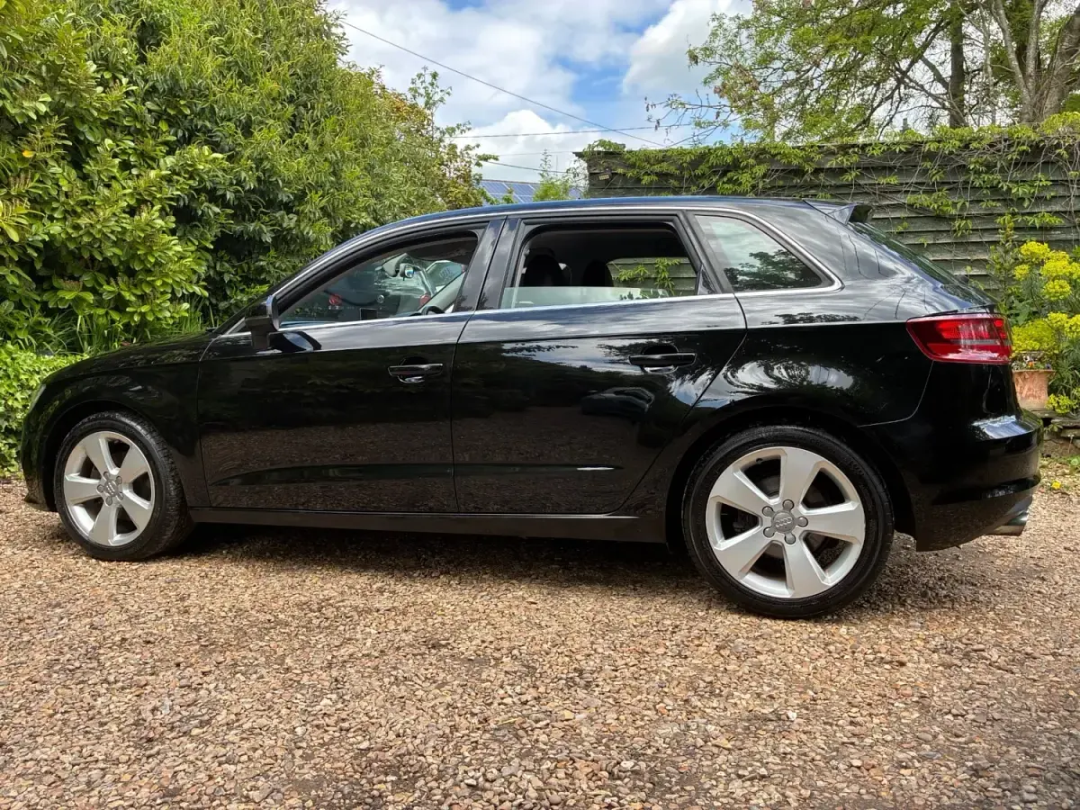 Używany Audi A3 Sport 140 KM (102 kW) 2014 Czarny Hatchback