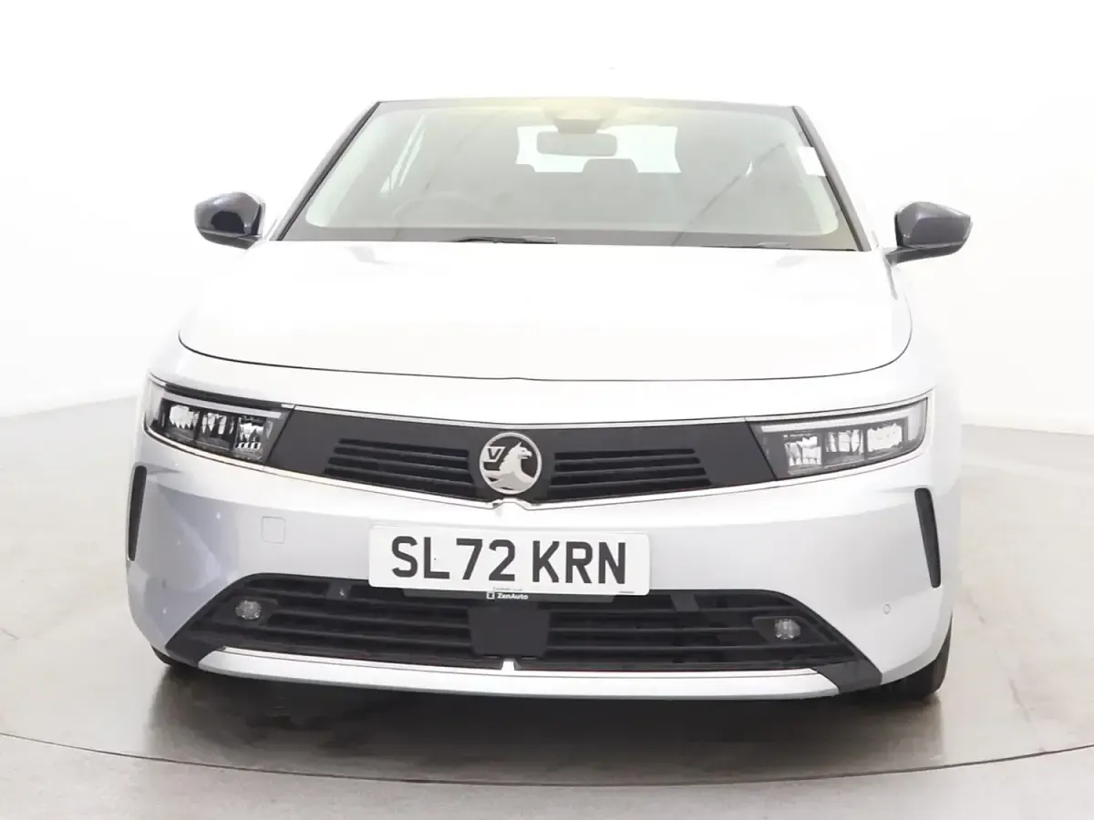 Usado Vauxhall Astra Design Edition 130 CV (95 kW) 2022 Gris Utilitario