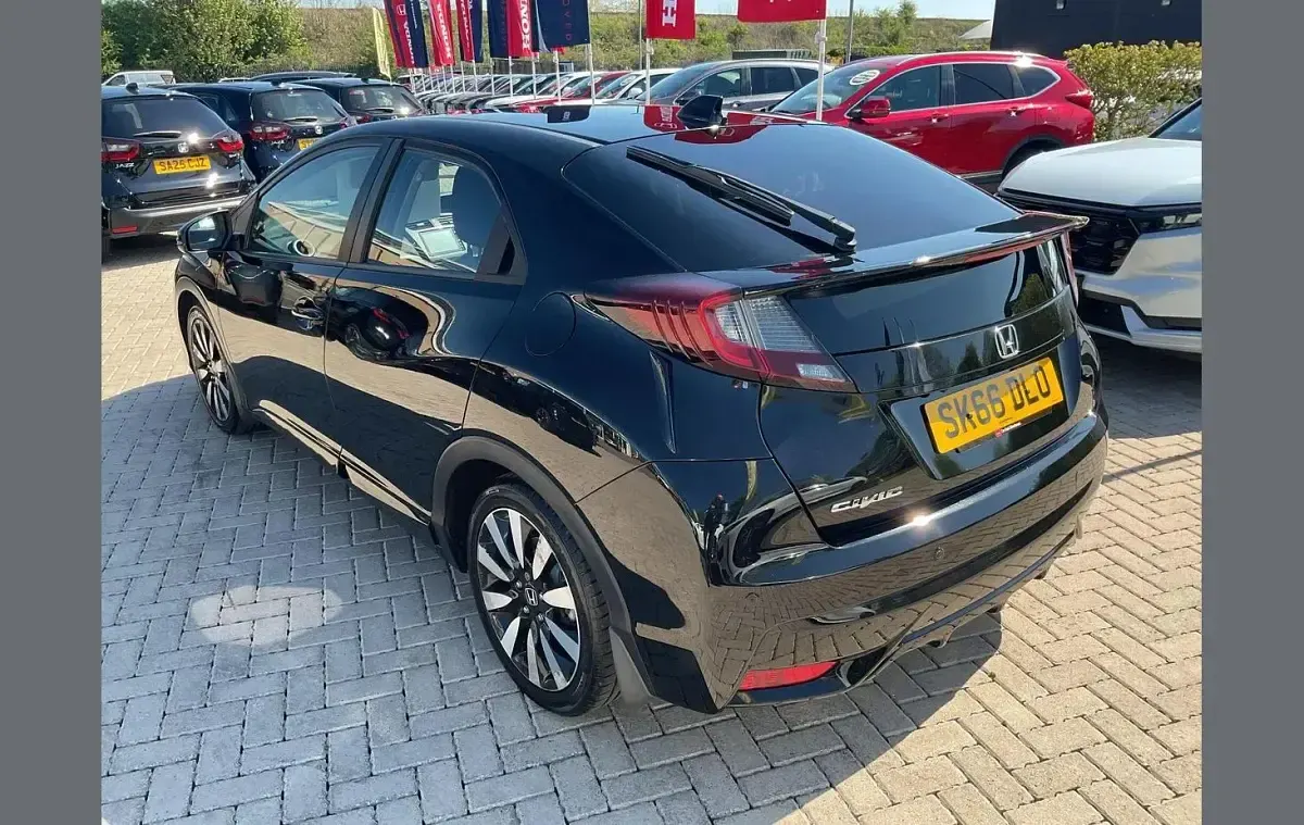 Used Honda Civic SE Plus 139 HP (102 kW) 2016 Black Hatchback