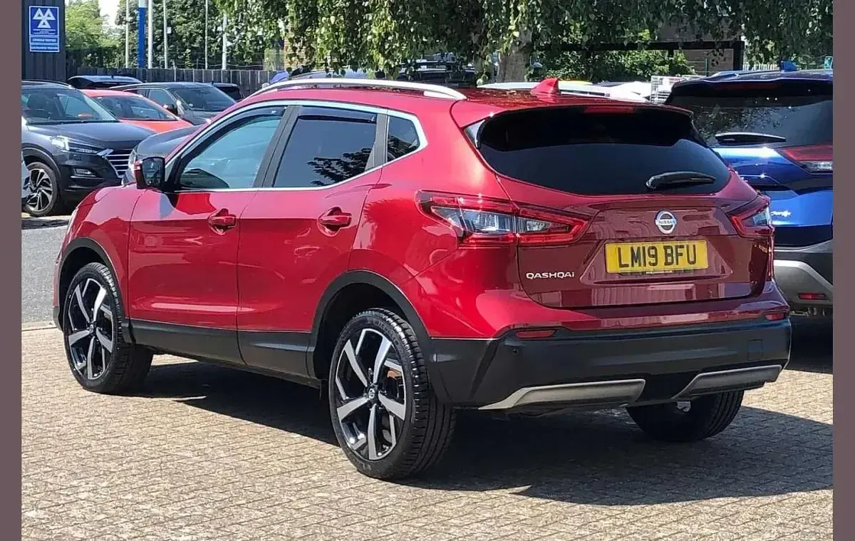 Used Nissan Qashqai Tekna 138 HP (101 kW) 2019 Red SUV