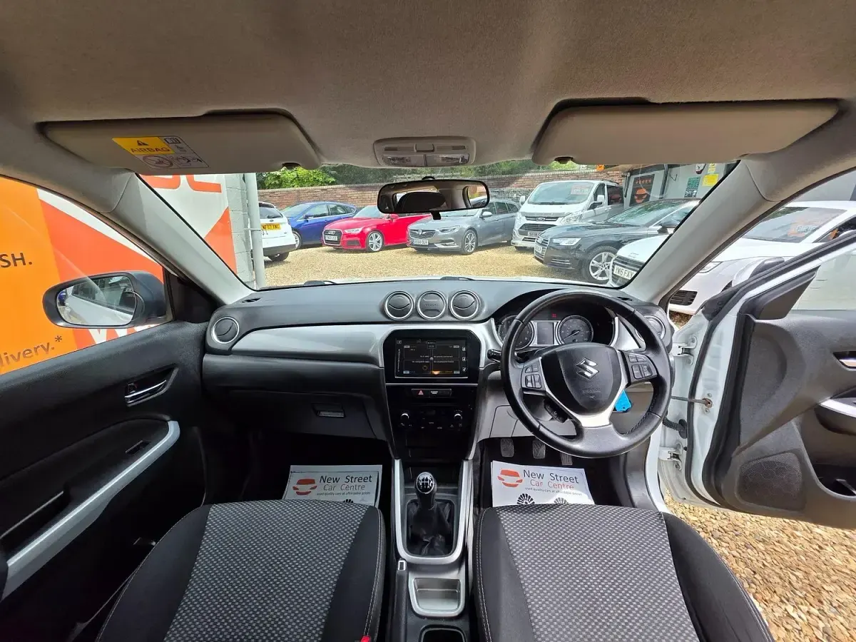 Used Suzuki Vitara SZ-T 120 HP (88 kW) 2017 White SUV