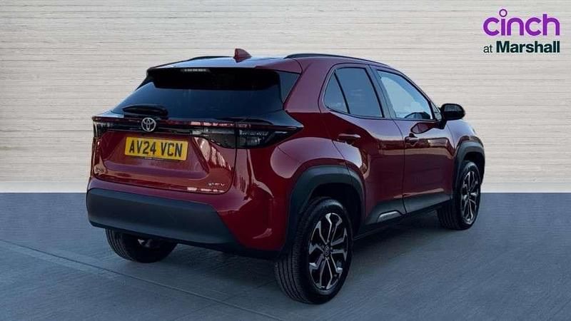 Used Toyota Yaris Cross Design 113 HP (83 kW) 2024 Red SUV