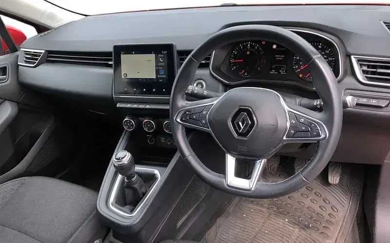 Used Renault Clio Iconic 101 HP (74 kW) 2020 Red Hatchback