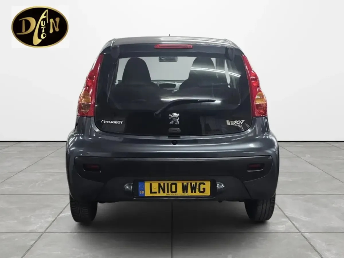 Used Peugeot 107 68 HP (50 kW) 2010 Grey Hatchback