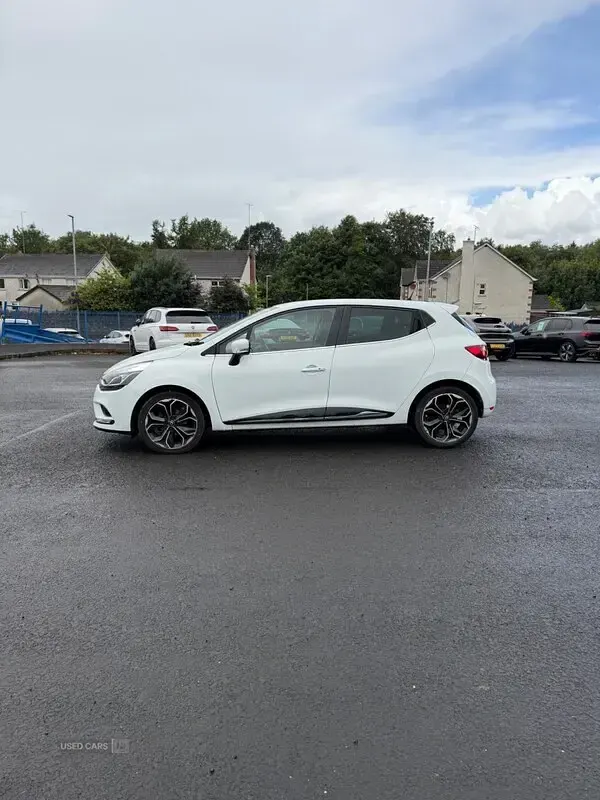 Used Renault Clio Iconic 2019 White Hatchback