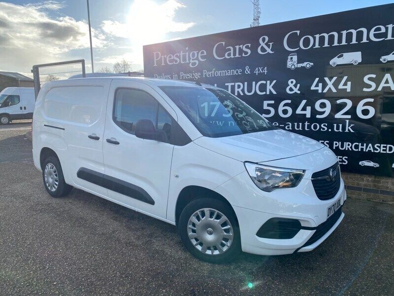 White Used 2020 Vauxhall Combo Sportive MPV | £7,750 (Fair price) - Image 1/4