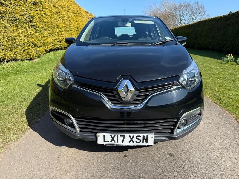 Used Renault Captur Dynamique 90 HP (66 kW) 2017 Black SUV