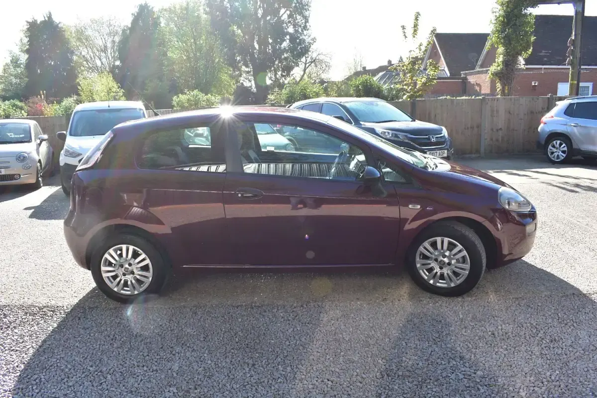 Used Fiat Punto Easy 77 HP (56 kW) 2013 Red Hatchback