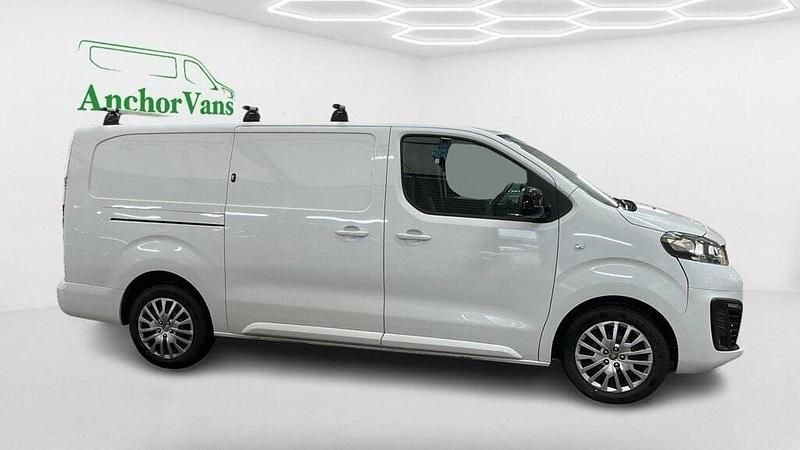 Used Vauxhall Vivaro 100 HP (73 kW) 2023 White MPV