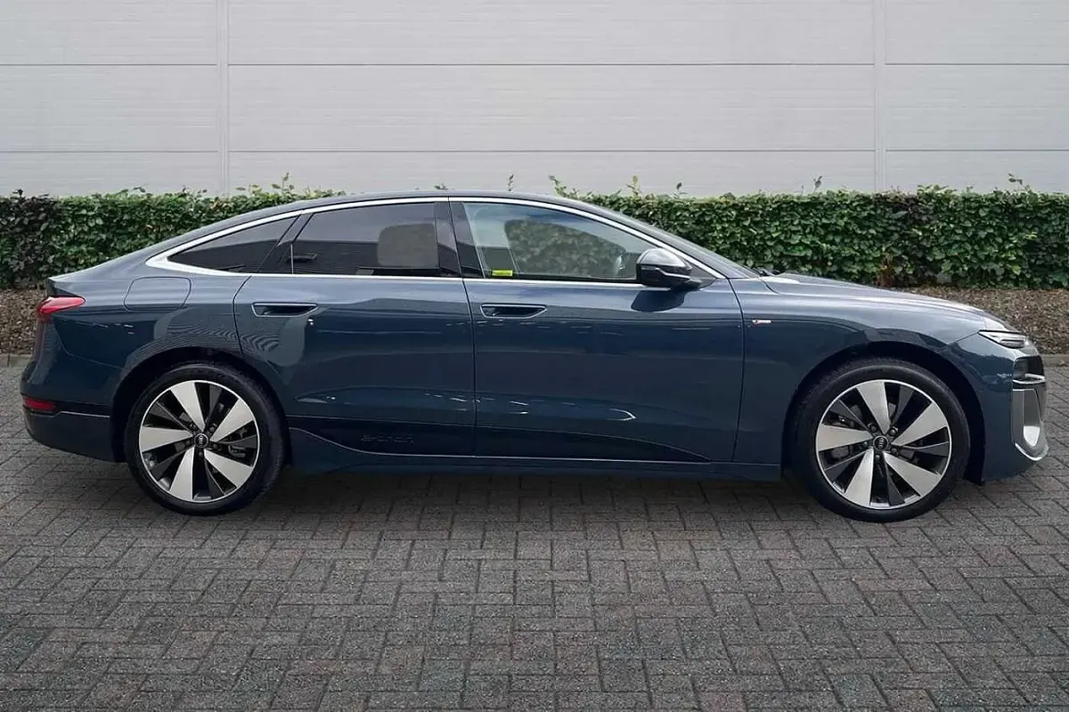 Used Audi A6 e-tron S-Line 210 kW (286 HP) 2026 Plasma blue, metallic Estate