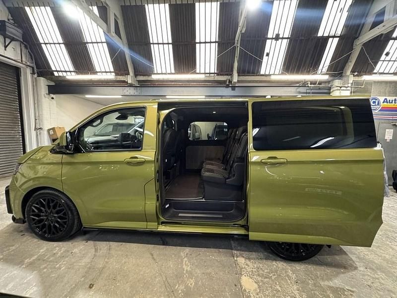 New VW Transporter 150 HP (110 kW) 2025 Green Van