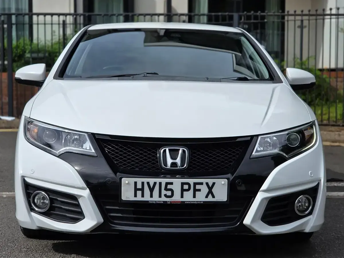Used Honda Civic SE Plus 120 HP (88 kW) 2015 White Hatchback