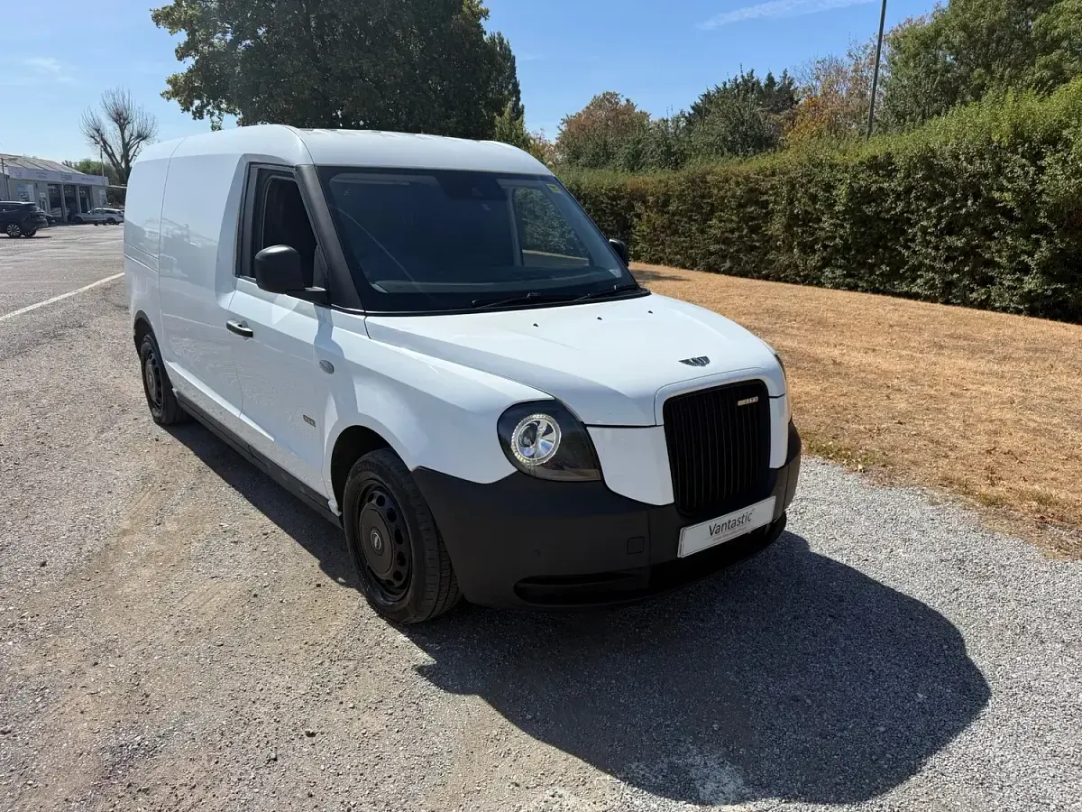 Used LEVC VN5 City 150 HP (110 kW) 2022 White MPV