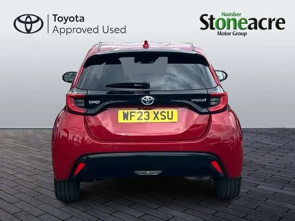 Used Toyota Yaris Hybrid 113 HP (83 kW) 2023 Red Hatchback