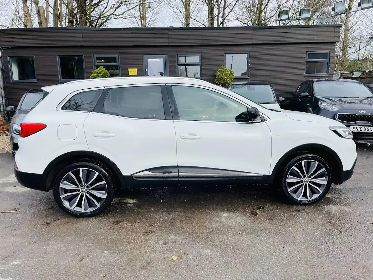 Used Renault Kadjar Signature 130 HP (95 kW) 2016 White SUV