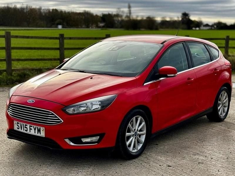 Used Ford Focus Titanium 125 HP (91 kW) 2015 Red Hatchback
