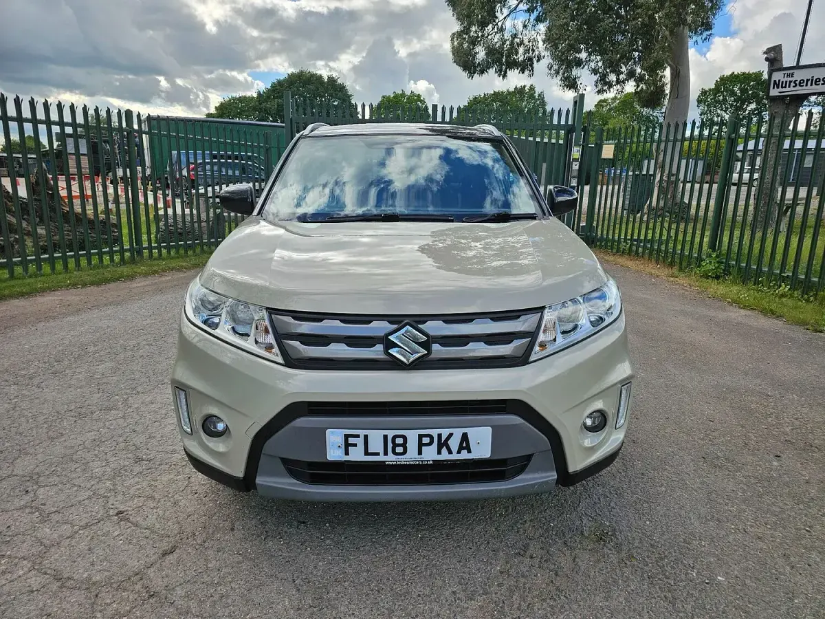 Used Suzuki Vitara SZ-T 120 HP (88 kW) 2018 Cream/black SUV