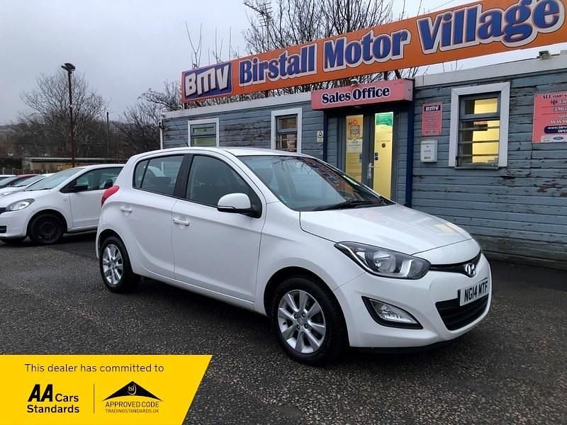 White Used 2014 Hyundai i20 Active | £4,295 (Fair price) - Image 1/4