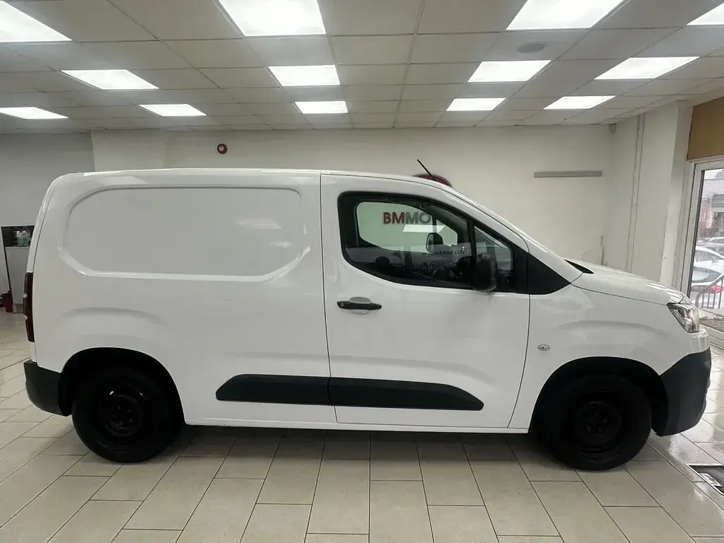 Used Citroën Berlingo Start 75 HP (55 kW) 2021 White MPV