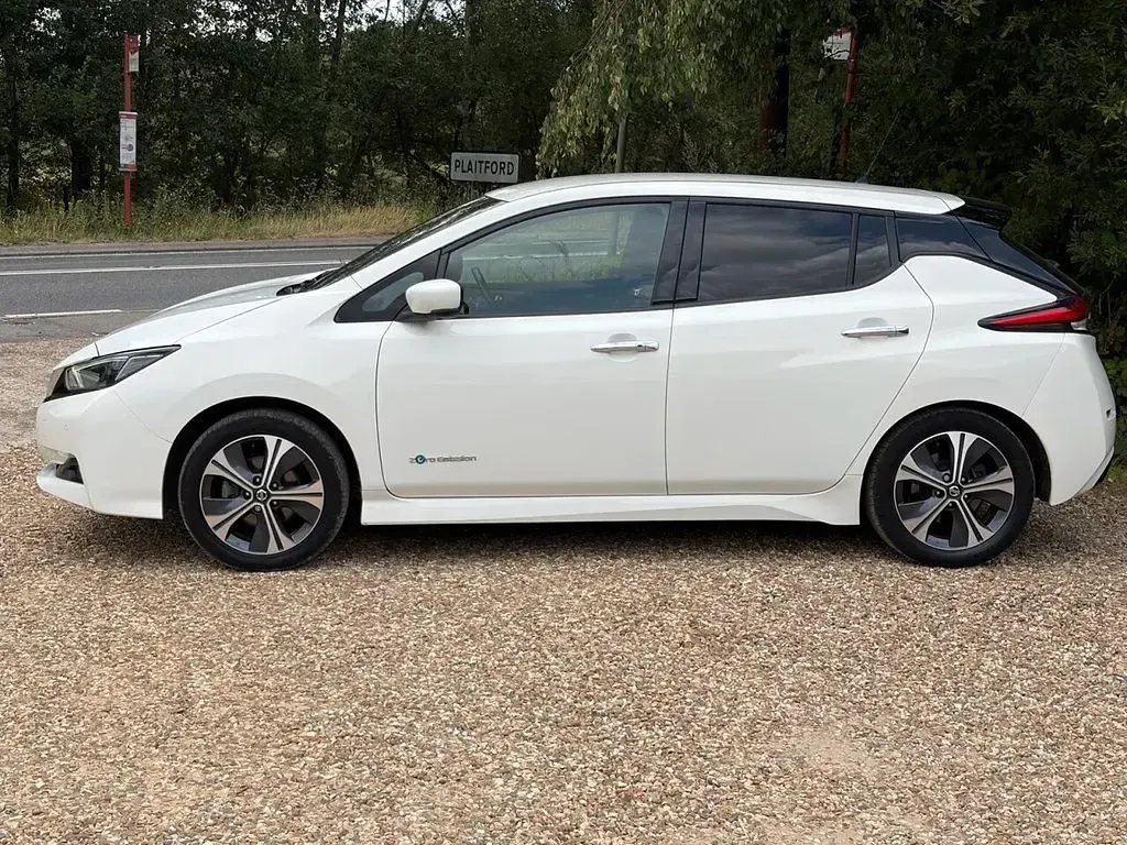 Used Nissan Leaf N-Connecta 110 kW (150 HP) 2019 White Hatchback